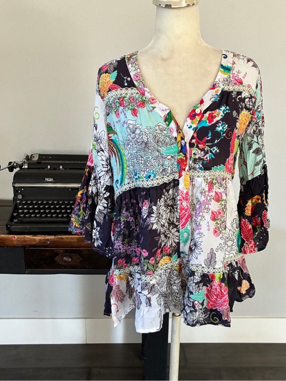 Lula Soul Floral and Bashful Bird Tunic Bell Sleeve Top - Size XS
